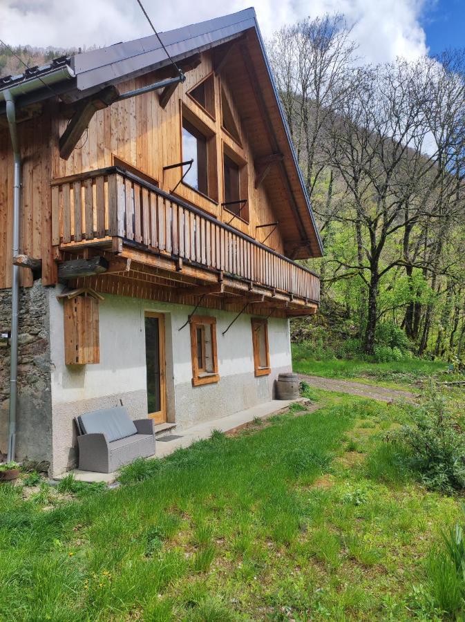 Chez Florent Et Celine Queige Exterior photo